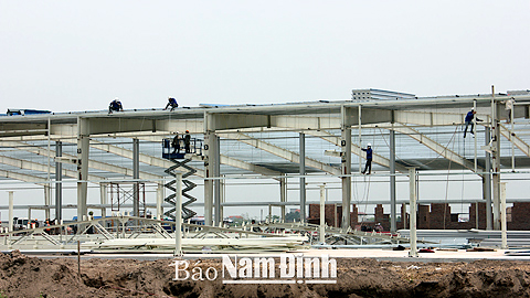 Cty TNHH Việt Pan Pacific xây dựng nhà xưởng của dự án nhà máy may công nghiệp xuất khẩu tại xã Đồng Sơn.