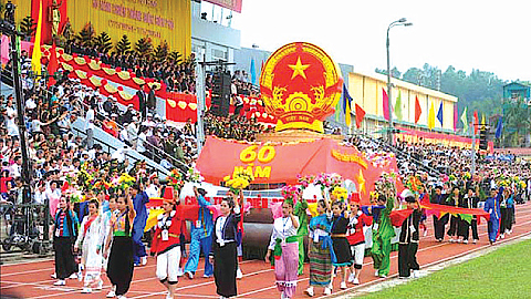 Diễu hành trong Lễ kỷ niệm 60 năm chiến thắng Điện Biên Phủ (7-5-2014). Ảnh: TTXVN