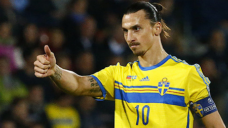 Ibrahimovic trong màu áo ĐT Thụy Điển. (Ảnh: Reuters). 