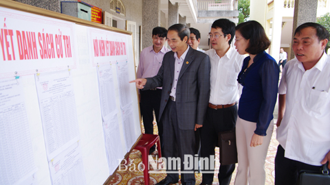 Lãnh đạo HND tỉnh tham gia đoàn kiểm tra công tác chuẩn bị bầu cử đại biểu Quốc hội khóa XIV và HĐND các cấp nhiệm kỳ 2016-2021 tại xã Hoành Sơn (Giao Thủy).