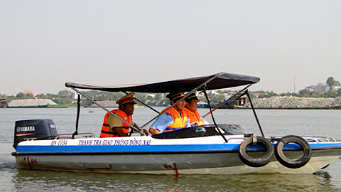Tuần tra kiểm soát trên sông Đồng Nai (Nguồn: Báo Đồng Nai)