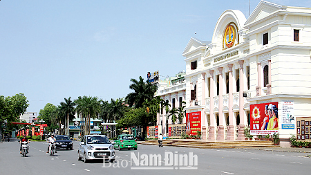 Đường Nguyễn Du, Thành phố Nam Định trang hoàng rực rỡ trong dịp bầu cử (