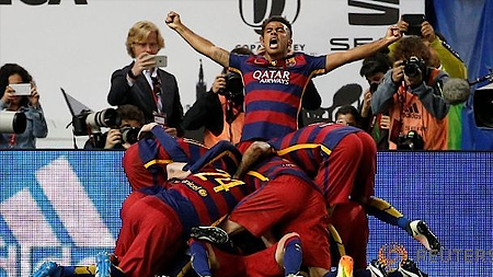 Các cầu thủ Barca ăn mừng bàn thắng mở tỷ số của Jordi Alba. (Ảnh: Reuters)
