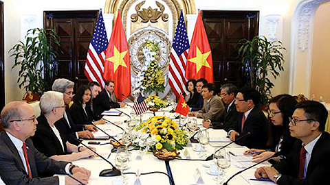 hó Thủ tướng, Bộ trưởng Ngoại giao Phạm Bình Minh đã có cuộc hội đàm với Bộ trưởng Ngoại giao Mỹ Giôn Ke-ri nhân chuyến thăm chính thức Việt Nam của Tổng thống Ba-rắc Ô-ba-ma 