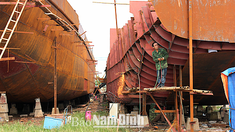 Đóng mới và sửa chữa các phương tiện vận tải thủy tại Cty TNHH Đại Nguyên Dương, CCN Thị trấn Xuân Trường (Xuân Trường).