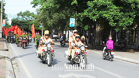Công an Thành phố Nam Định ra quân hưởng ứng Ngày Toàn dân phòng chống ma túy 2016.