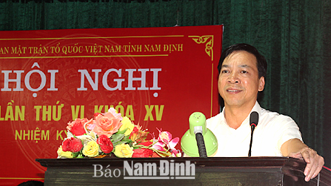 Đồng chí Trần Văn Chung, Phó Bí thư Thường trực Tỉnh ủy, Chủ tịch HĐND tỉnh phát biểu tại hội nghị. 