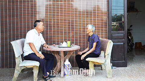 Cụ Nguyễn Thị Gương, là mẹ liệt sĩ, ở xóm 2, thôn Nam Hải, xã Nghĩa Hải được Nhà nước hỗ trợ 20 triệu đồng sửa chữa nhà. 