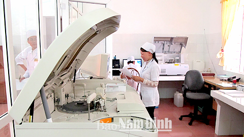 Vận hành thiết bị bức xạ tại Bệnh viện Đa khoa huyện Xuân Trường.