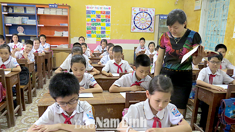 Học sinh Trường Tiểu học Mỹ Tân (Mỹ Lộc) trong một giờ học.