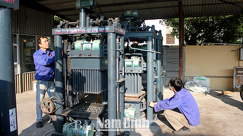 Sản xuất máy ép gạch thủy lực tại Cty TNHH Thanh Bằng, CCN Xuân Tiến.