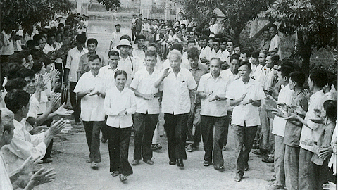Thủ tướng Phạm Văn Đồng về thăm Nam Định.