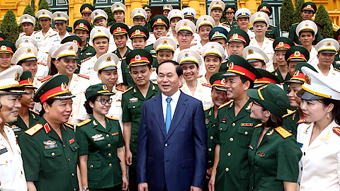 Chủ tịch nước Trần Đại Quang với các đại biểu tại buổi gặp mặt.