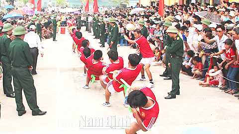 Thi đấu kéo co trong Ngày hội VH-TT truyền thống huyện Hải Hậu.