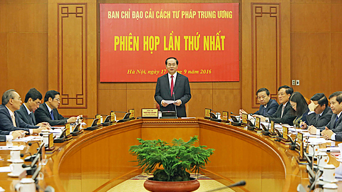 Chủ tịch nước Trần Đại Quang, Trưởng Ban Chỉ đạo Cải cách tư pháp Trung ương chủ trì và phát biểu khai mạc phiên họp.