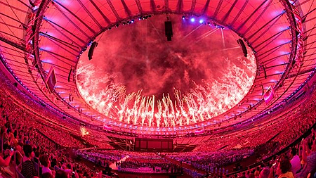 Pháo hoa thắp sáng bầu trời Rio trong lễ bế mạc Paralympic 2016. Ảnh: IOC