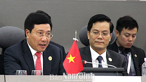 Phó Thủ tướng, Bộ trưởng Ngoại giao Phạm Bình Minh phát biểu trong phiên họp chiều ngày 17-9. Ảnh: Vũ Lê Hà - TTXVN