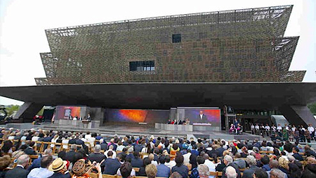  Tổng thống Obama phát biểu tại lễ khánh thành bảo tàng Mỹ - Phi, Washington. Ảnh: Reuters.