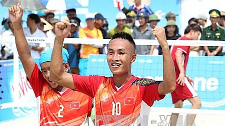   Niềm vui của các VĐV đội môn Cầu mây nam Việt Nam sau khi ghi điểm trước đội Hàn Quốc. Ảnh: TTXVN.