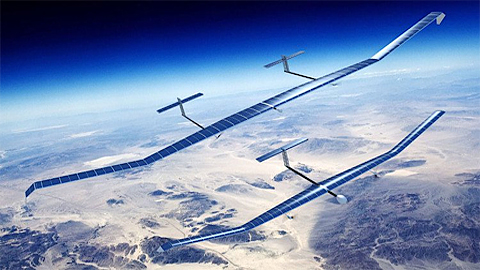 Những tấm pin năng lượng mặt trời chiếm phần lớn khối lượng của Zephyr T và Zephyr S, hai mẫu phi cơ hoạt động trên tầng bình lưu do Airbus chế tạo. (Ảnh: Airbus).