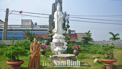Công trình tượng Phật bà Quan Âm tại chùa Quán Hoa, thôn Chinh, xã Trung Thành (Vụ Bản).