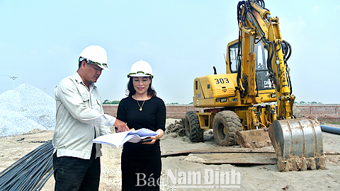Chị Nguyễn Thị Thanh, Chủ tịch HĐQT Cty TNHH Mai Thanh luôn nỗ lực để đưa nước sạch đến với người dân nông thôn.
