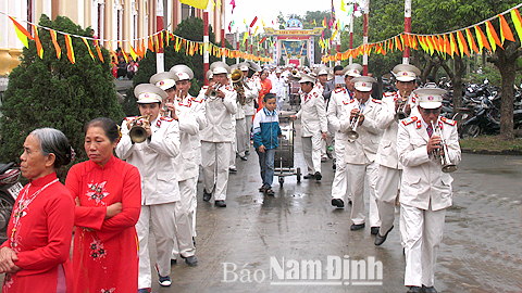 Đội kèn đồng giáo họ Tân Châu biểu diễn nhân dịp đầu Xuân.