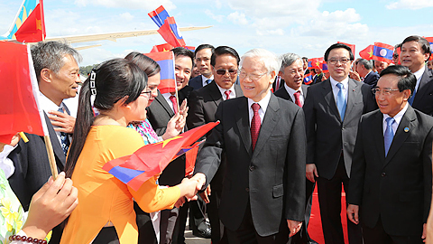 Lễ đón Tổng Bí thư Nguyễn Phú Trọng tại sân bay quốc tế Viêng Chăn (Lào).