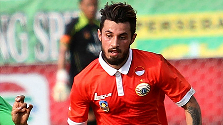 Stefano Lilipaly ghi bàn thắng quý như vàng giúp Indonesia thắng ngược Singapore.