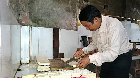 Sản xuất đậu phụ tại cơ sở của ông Nguyễn Mạnh Thép, xóm 10, thôn Bảo Long, xã Mỹ Hà.
