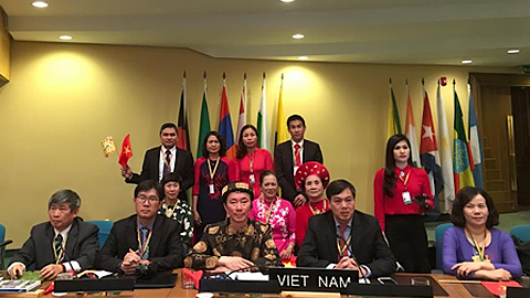 Đoàn Việt Nam do Đại sứ Phạm Sanh Châu (ngồi giữa) làm Trưởng đoàn tham dự phiên họp.
