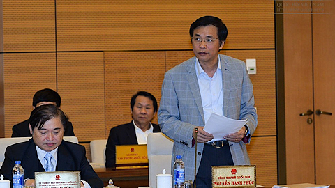 Tổng Thư ký Quốc hội Nguyễn Hạnh Phúc trình bày Tờ trình về việc chuẩn bị kỳ họp thứ 3, Quốc hội khóa XIV
