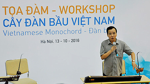 NSND Nguyễn Tiến giới thiệu về cây đàn bầu Việt Nam.