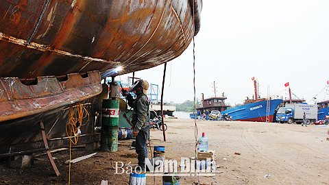 Sản xuất phương tiện vận tải thủy tại Cty TNHH Đóng tàu Việt Tiến, CCN Đóng tàu Thị trấn Xuân Trường (Xuân Trường).