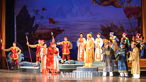 Một cảnh trong vở diễn “Trần Quốc Toản ra quân” của Nhà hát Chèo Nam Định.