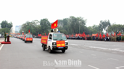 Công an các phường, xã của Thành phố Nam Định ra quân hưởng ứng đợt cao điểm vận động toàn dân giao nộp VK-VLN-CCHT và pháo, đảm bảo ANTT trong dịp Tết Nguyên đán Đinh Dậu 2017.