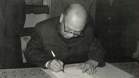 Chủ tịch Hội đồng Nhà nước Trường Chinh ký Pháp lệnh “Bảo vệ tài liệu lưu trữ quốc gia” năm 1982