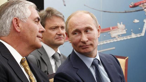 Tổng thống đắc cử Mỹ Trump đã đề cử ông Rex Tillerson (trái, ngoài cùng), người từng là bạn lâu năm của ông Putin vào vị trí Ngoại trưởng Mỹ. Ảnh: EPA