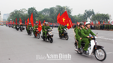 Công an Thành phố Nam Định ra quân thực hiện đợt cao điểm đảm bảo ANTT trong dịp Tết Nguyên đán Đinh Dậu 2017.