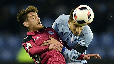 Celta Vigo (áo xanh) đã không thể tận dụng thành công lợi thế sân nhà để giành chiến thắng trước Alaves. Ảnh: Goal