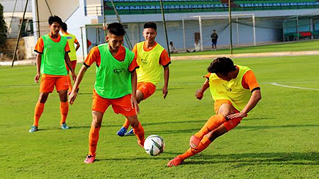 Các cầu thủ trẻ U18 tích cực tập luyện tại Trung tâm đào tạo bóng đá trẻ Việt Nam để chuẩn bị cho giải đấu giao hữu sắp tới tại Trung Quốc.