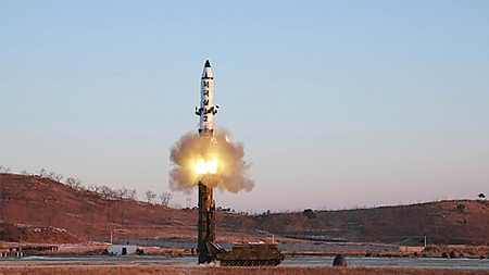 Hình ảnh về vụ phóng thử tên lửa Pukguksong-2 của CHDCND Triều Tiên do hãng thông tấn trung ương Triều Tiên KCNA công bố. (Ảnh: KNCA/Reuters)