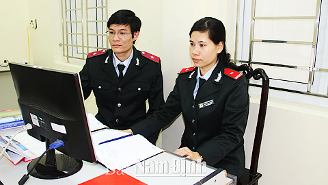 Cán bộ Thanh tra tỉnh phân loại, xử lý đơn thư KNTC của công dân.