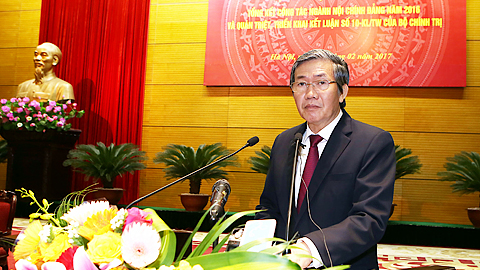 Đồng chí Đinh Thế Huynh, Ủy viên Bộ Chính trị, Thường trực Ban Bí thư phát biểu tại hội nghị.