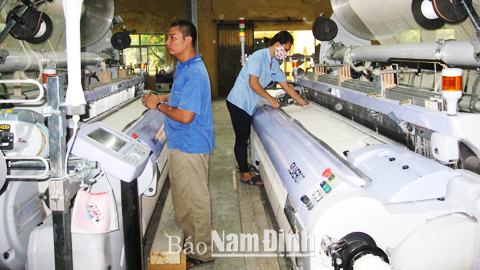 Sản xuất khăn xuất khẩu tại Cty CP Dệt may Sơn Nam (TP Nam Định).