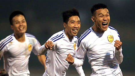 Quảng Nam FC thắng may mắn trước đội XSKT Cần Thơ.