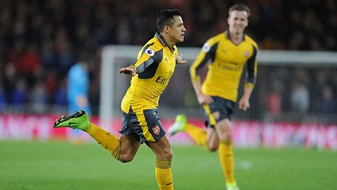 A. Sanchez tỏa sáng với pha mở tỷ số cho Arsenal.