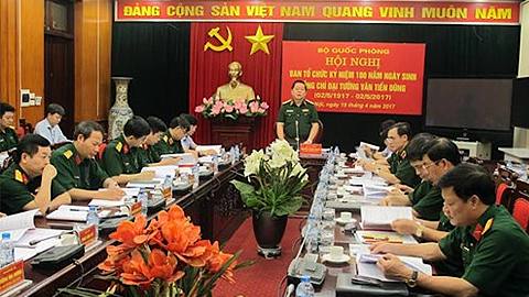 Trung tướng Nguyễn Trọng Nghĩa, Phó chủ nhiệm TCCT phát biểu tại hội nghị. 