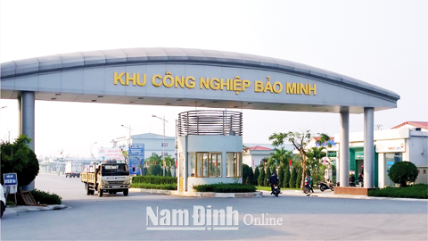 Cổng vào KCN Bảo Minh.  Bài và ảnh: Xuân Thu