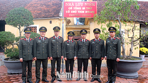 ĐVTN Công an tỉnh tham quan Nhà lưu niệm Tổng Bí thư Trường Chinh, xã Xuân Hồng (Xuân Trường).